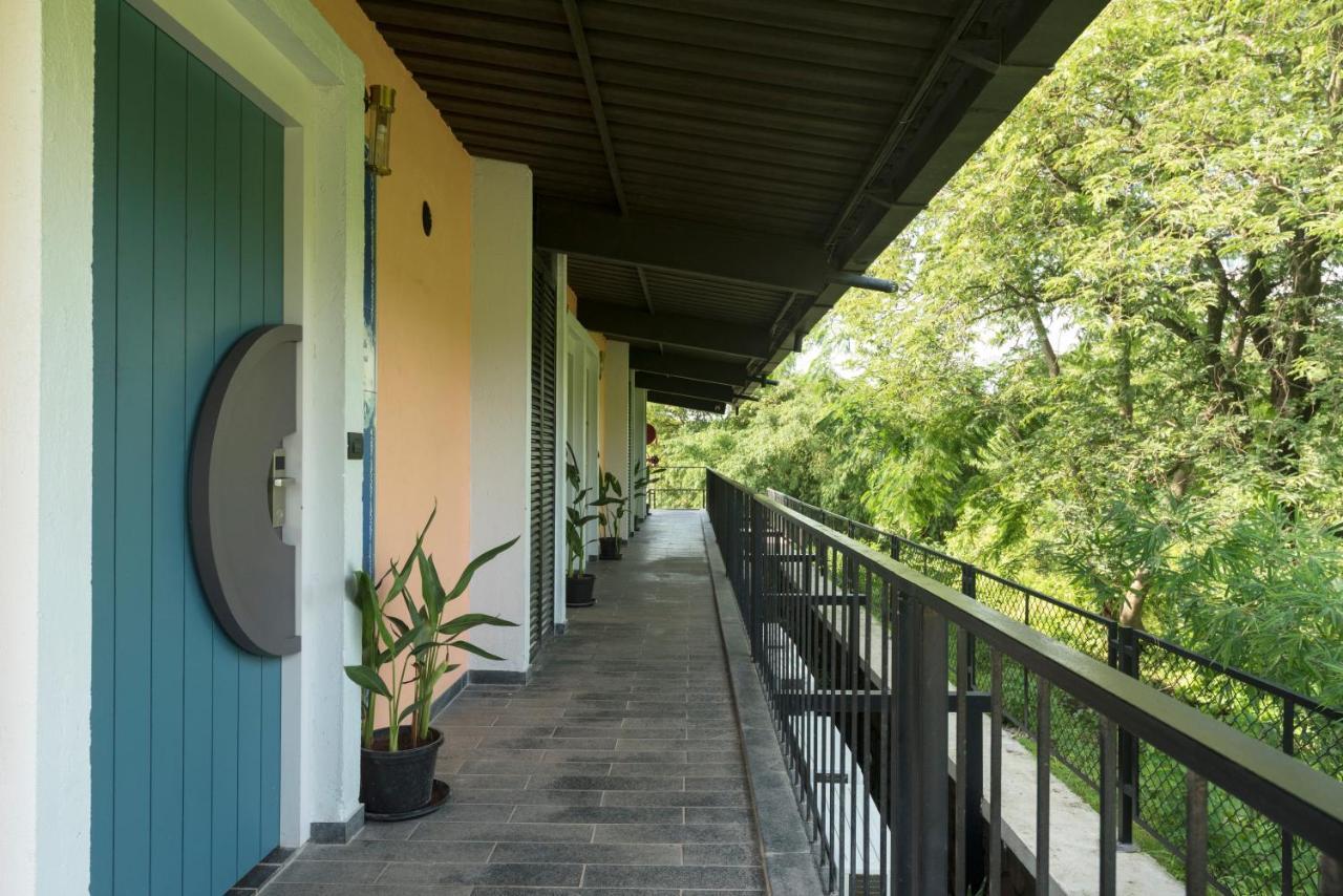East India House Hotel Gorai Exterior foto